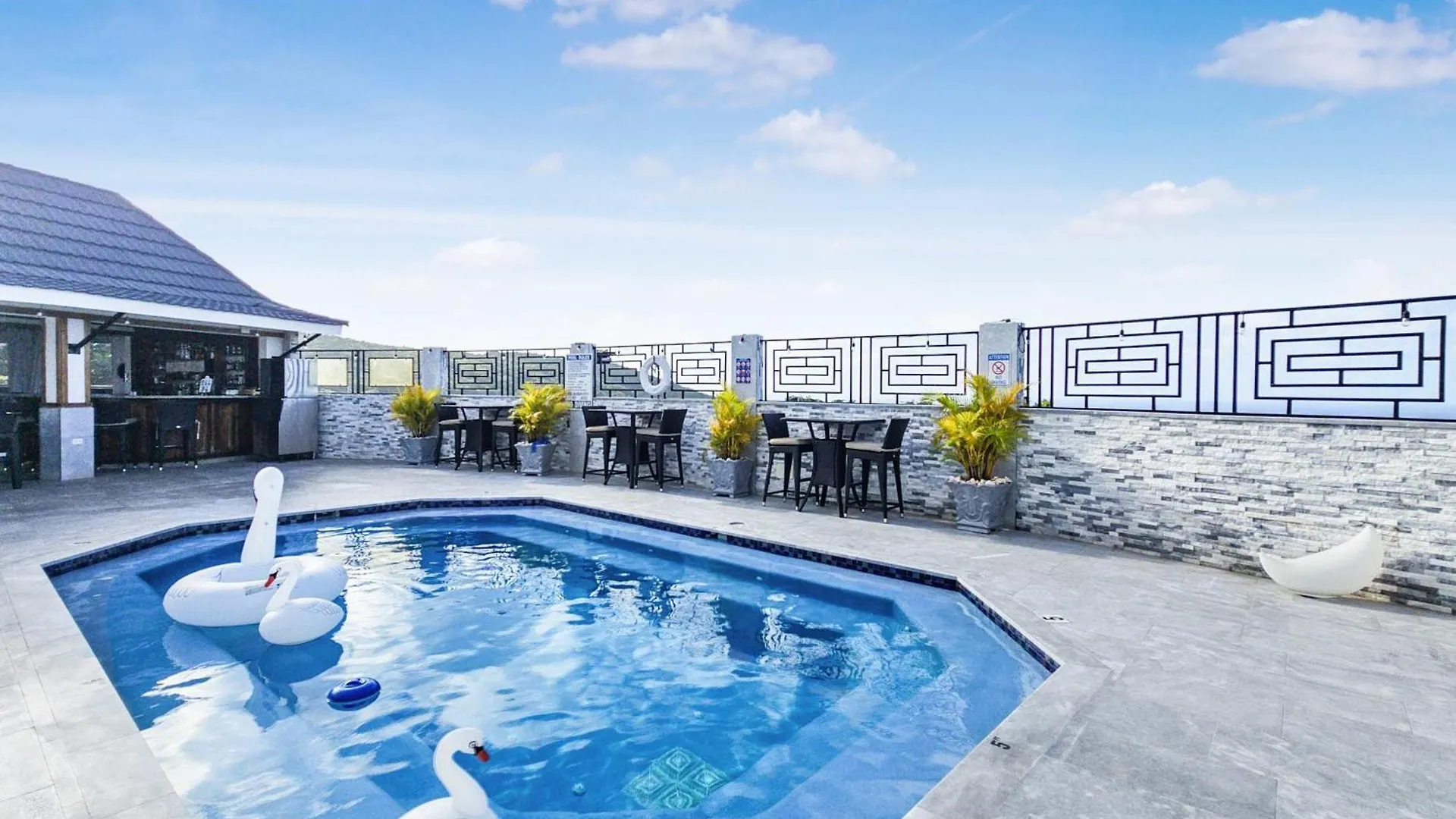 Hospitality Expert Bts 3 - Pool Beach & Bar Montego Bay