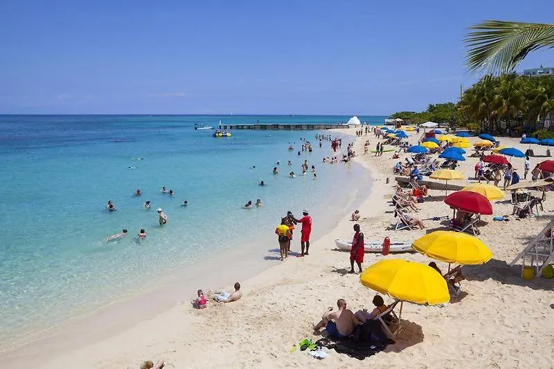 Hospitality Expert Bts 3 - Pool Beach & Bar Montego Bay Kro