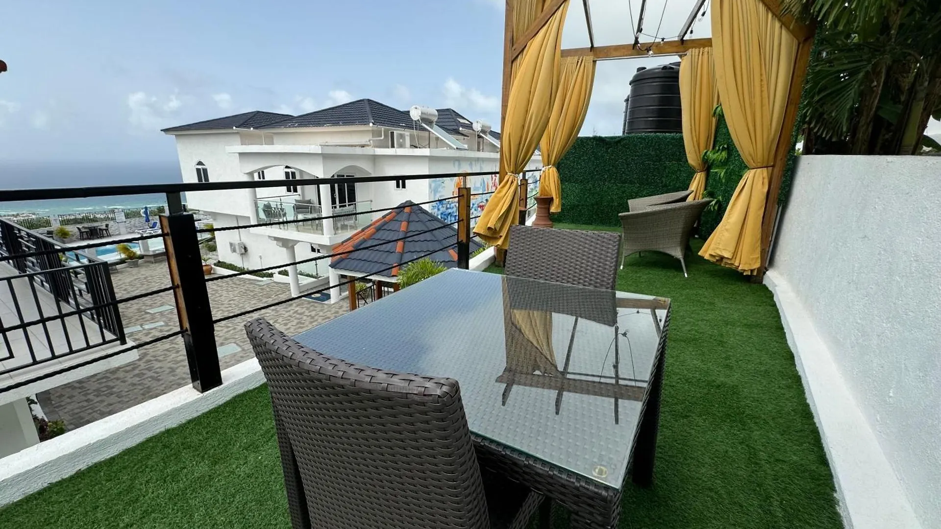 Hospitality Expert Bts 3 - Pool Beach & Bar Μοντέγκο Μπέυ